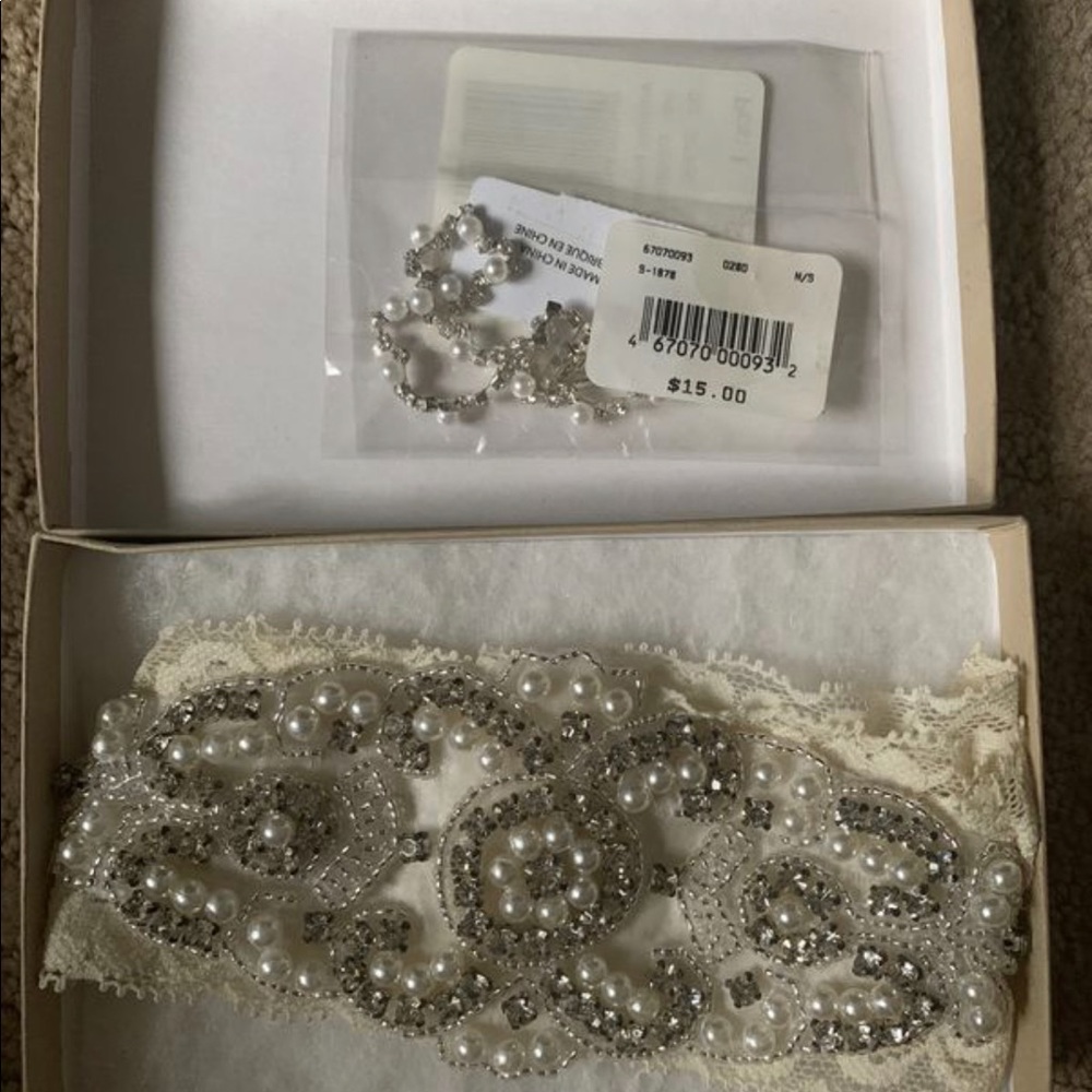 Bridal garter & bracelet.